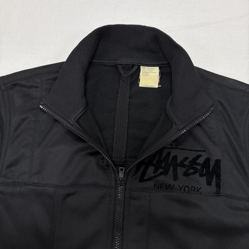 ステューシー STUSSY ジャケット、上着 ジャンパー、ブルゾン World Tour ワールドツアー トラックジャケット ジップアップ ジャージ ロゴ L ロゴ、文字 黒 / ブラック / black メンズ USED 古着 中古 50169620