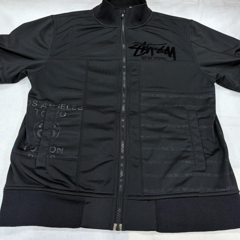ステューシー STUSSY ジャケット、上着 ジャンパー、ブルゾン World Tour ワールドツアー トラックジャケット ジップアップ ジャージ ロゴ L ロゴ、文字 黒 / ブラック / black メンズ USED 古着 中古 50169620