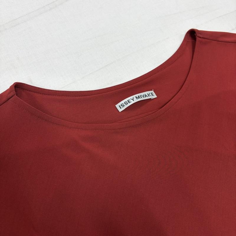 イッセイミヤケ ISSEY MIYAKE ワンピース ロングスカート アシンメトリー 変形 ロング ワンピース バーガンディ ドレープ ノースリーブ IM73JH011 2 無地 えんじ / ワインレッド / dark red レディース USED 古着 中古 50169708