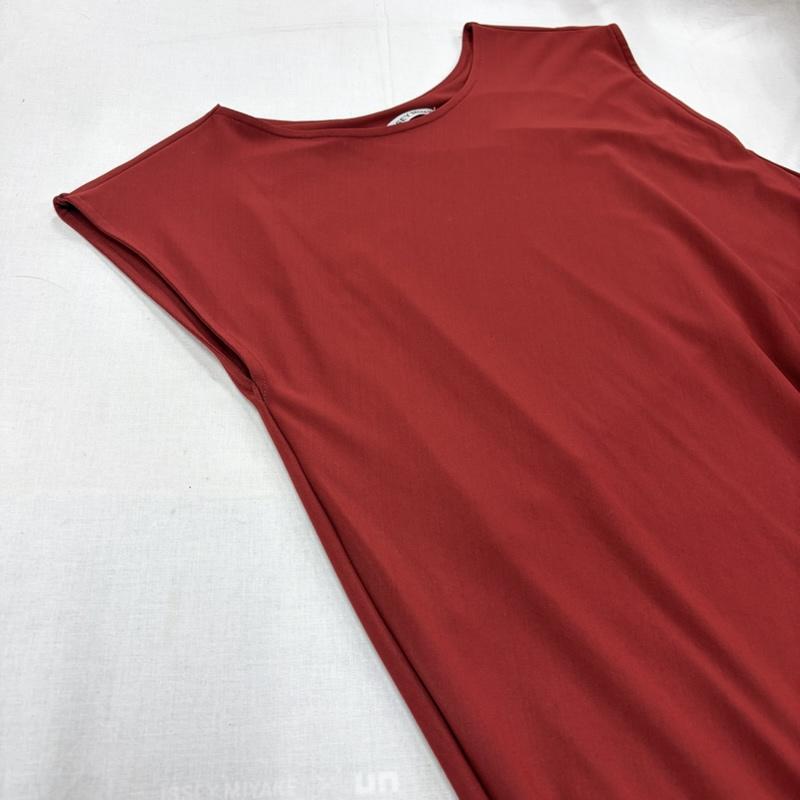 イッセイミヤケ ISSEY MIYAKE ワンピース ロングスカート アシンメトリー 変形 ロング ワンピース バーガンディ ドレープ ノースリーブ IM73JH011 2 無地 えんじ / ワインレッド / dark red レディース USED 古着 中古 50169708