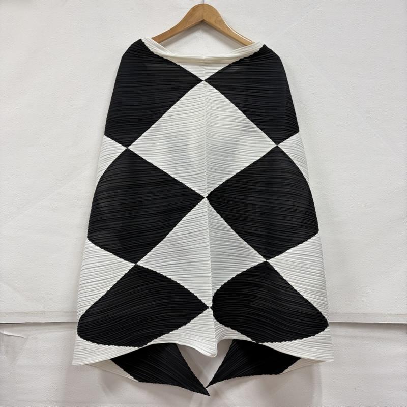 プリーツプリーズ PLEATS PLEASE カーディガン 長袖 ISSEY MIYAKE イッセイミヤケ ダイヤモンド チェック 変形 カーディガン 幾何学模様 モノトーン 羽織り ギザギザ - 幾何柄 白 / ホワイト / white X 黒 / ブラック / black レディース USED 古着 中古 50169719