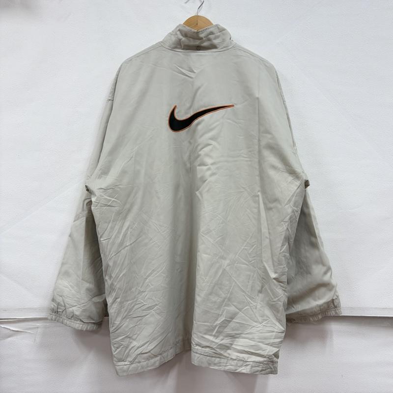 ナイキ NIKE ジャケット、上着 ジャンパー、ブルゾン ナイロン ジャケット ジップアップ ロゴ 刺繍 L ロゴ、文字 X 刺繍 ベージュ / ベージュ / beige X 黒 / ブラック / black X 橙 / オレンジ / orange メンズ USED 古着 中古 50169767