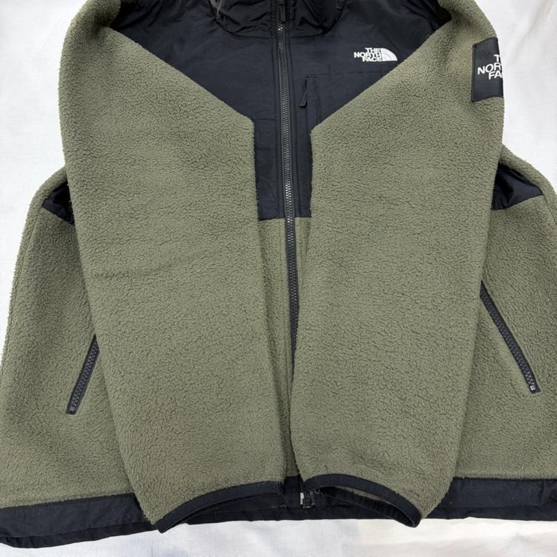 ザノースフェイス THE NORTH FACE ジャケット、上着 ジャンパー、ブルゾン デナリジャケット NA72051 ツートーン ロゴ パッチ 刺繍 ジップアップ フリース アウトドア ユニセックス XL ロゴ、文字 X 刺繍 カーキ / カーキ / khaki X 黒 / ブラック / black X 白 / ホワイト / white メンズ USED 古着 中古 50169770
