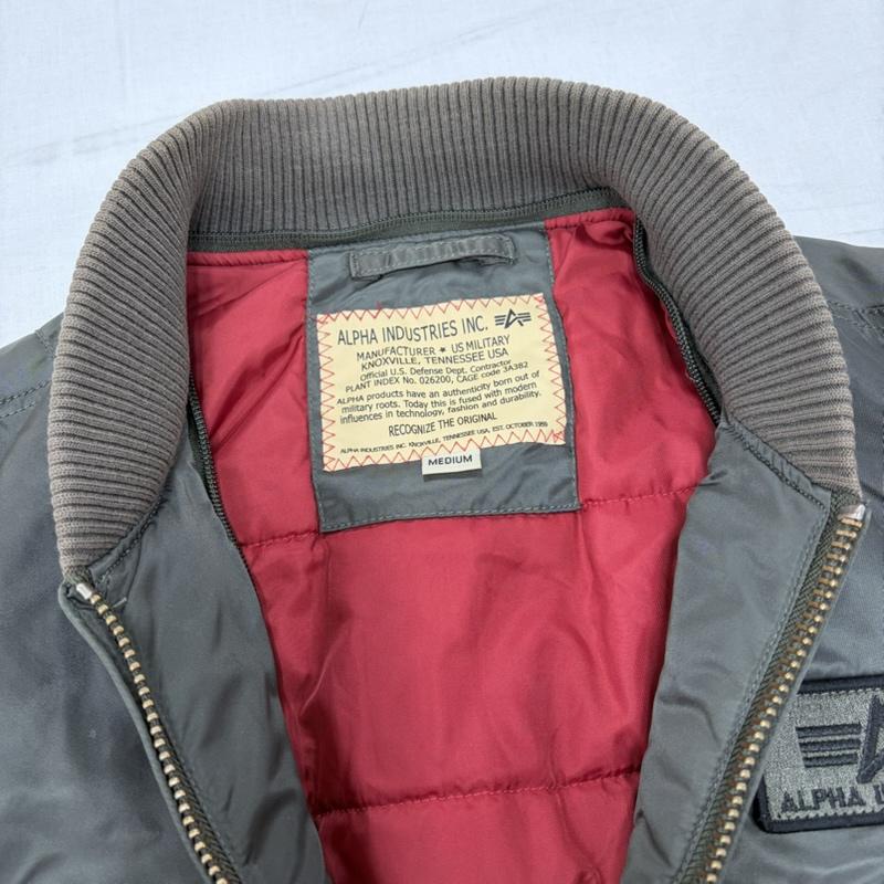 アルファ インダストリー Alpha Industries ジャケット、上着 フライトジャケット MA-1 フライトジャケット ナイロン ロゴ 刺繍 ワッペン パッチ ミリタリー M ロゴ、文字 X 刺繍 カーキ / カーキ / khaki メンズ USED 古着 中古 50169792