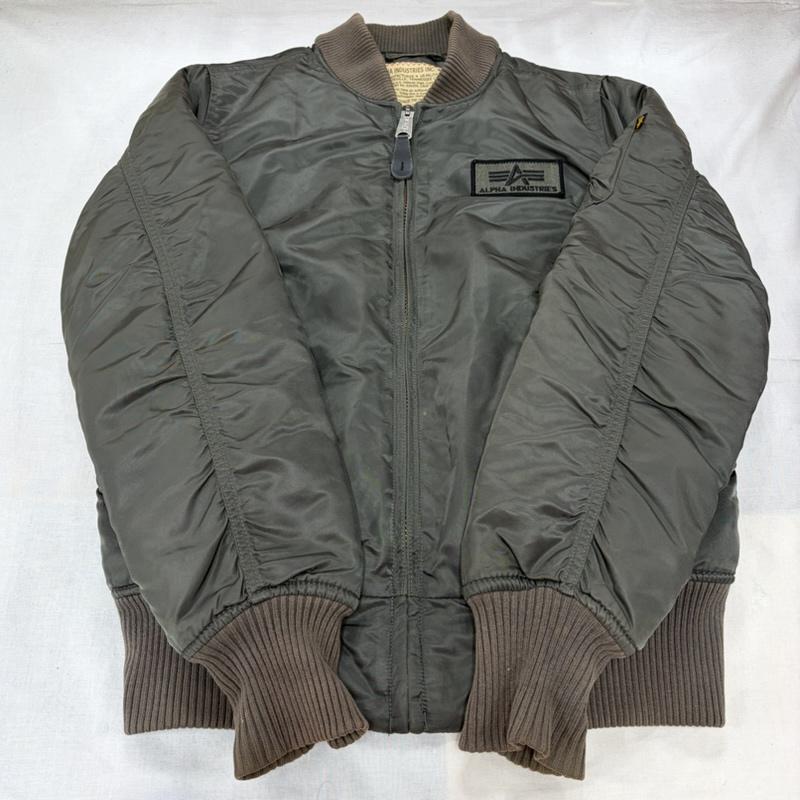 アルファ インダストリー Alpha Industries ジャケット、上着 フライトジャケット MA-1 フライトジャケット ナイロン ロゴ 刺繍 ワッペン パッチ ミリタリー M ロゴ、文字 X 刺繍 カーキ / カーキ / khaki メンズ USED 古着 中古 50169792