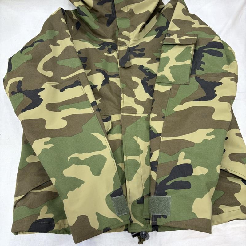 ミリタリー ミリタリー ジャケット、上着 ジャンパー、ブルゾン WAIPER.inc ワイパーインク 米軍 カモフラ 迷彩 ミリタリー ジャケット マウンテンパーカー ダブルジップ WP1006 PERTEX S カモフラージュ柄・迷彩 カーキ / カーキ / khaki メンズ USED 古着 中古 50169795
