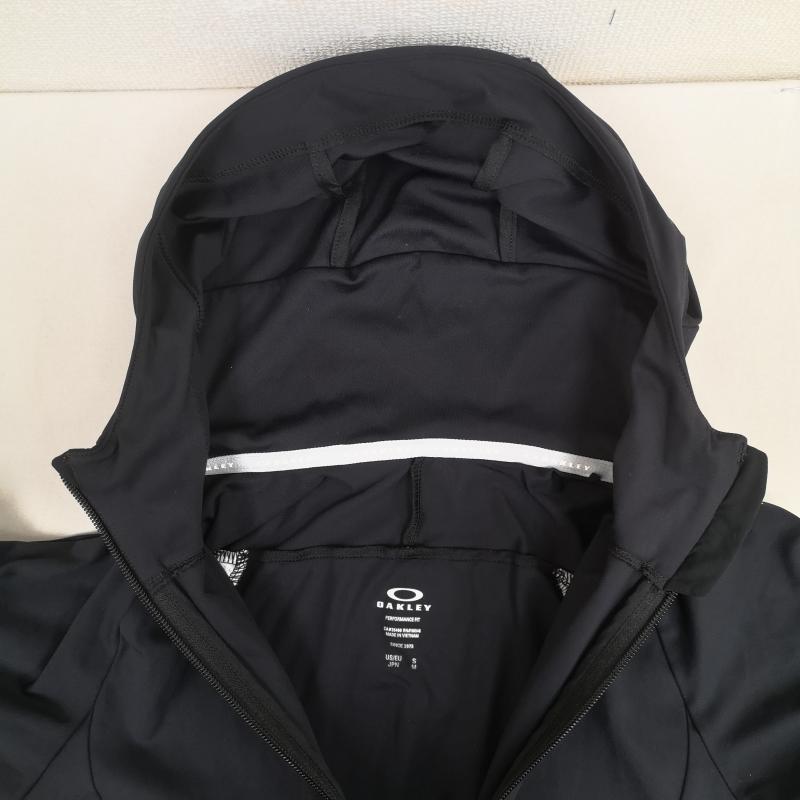 オークリー OAKLEY ジャケット、上着 ジャンパー、ブルゾン レイディエント シンクロ ライト ジャケット 5.0 FOA500534 M 黒 / ブラック / black X 白 / ホワイト / white レディース USED 古着 中古 50169960