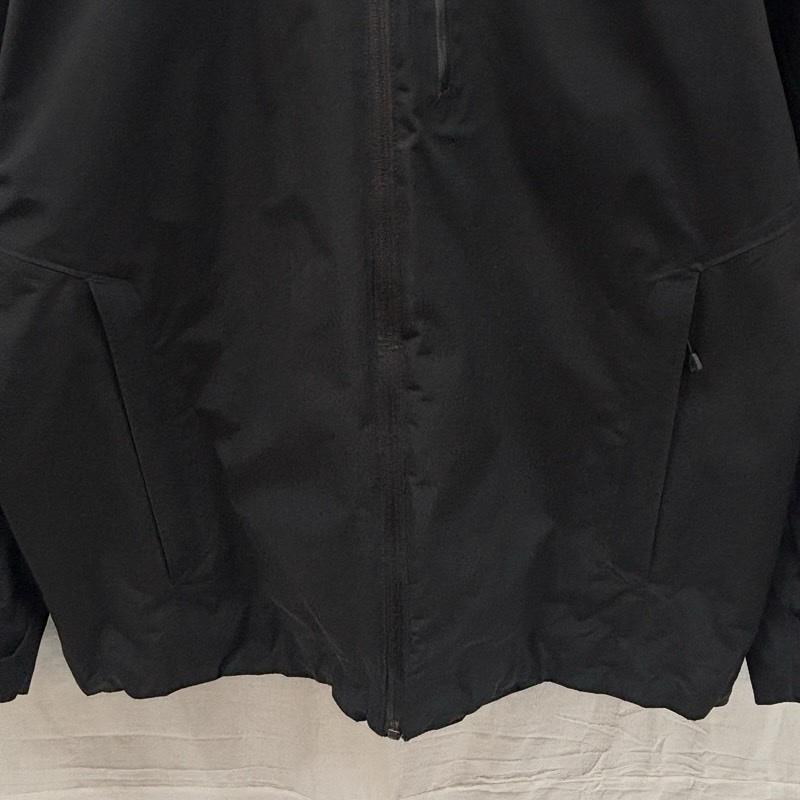 パタゴニア patagonia ジャケット、上着 ジャンパー、ブルゾン 28090FA17 ウインドスイープ ナイロン フード ジャケット M 黒 / ブラック / black メンズ USED 古着 中古 50170040