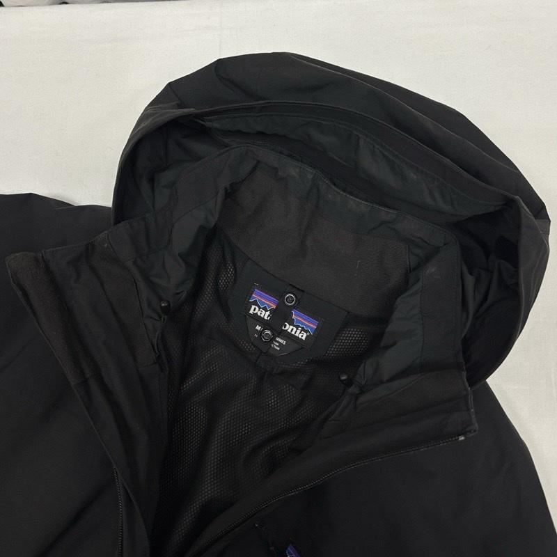 パタゴニア patagonia ジャケット、上着 ジャンパー、ブルゾン 28090FA17 ウインドスイープ ナイロン フード ジャケット M 黒 / ブラック / black メンズ USED 古着 中古 50170040