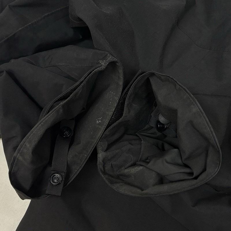 パタゴニア patagonia ジャケット、上着 ジャンパー、ブルゾン 28090FA17 ウインドスイープ ナイロン フード ジャケット M 黒 / ブラック / black メンズ USED 古着 中古 50170040