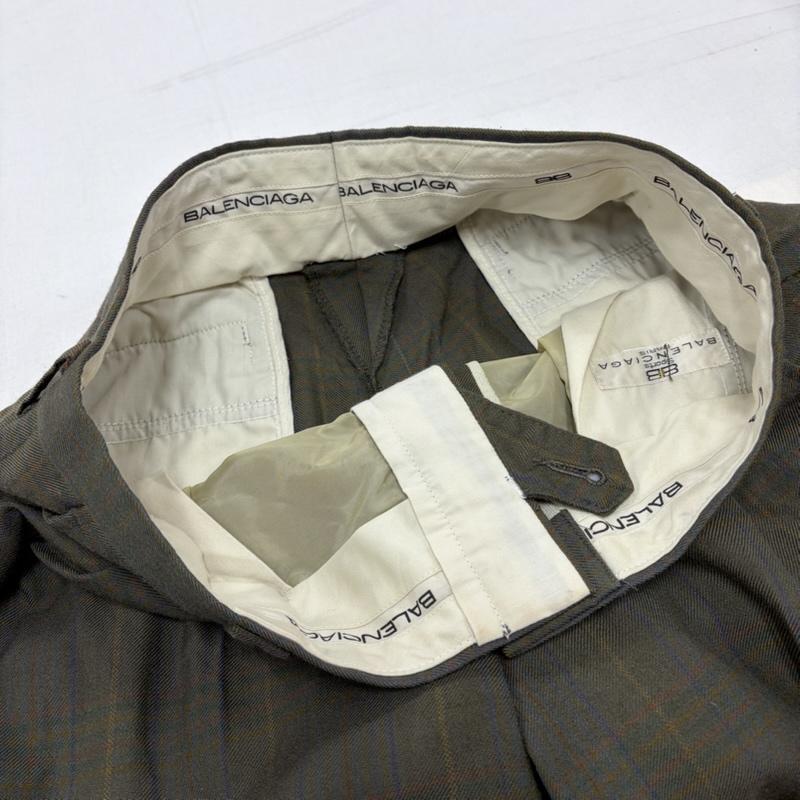 バレンシアガ BALENCIAGA パンツ スラックス 90s チェック柄 クラシック タックパンツ スラックス テーパード　スポーツ ヴィンテージ BB ロゴ 刺繍 - チェック X ワンポイント X ロゴ、文字 X 刺繍 カーキ / カーキ / khaki X マルチカラー / マルチカラー / multicolor メンズ USED 古着 中古 50170091