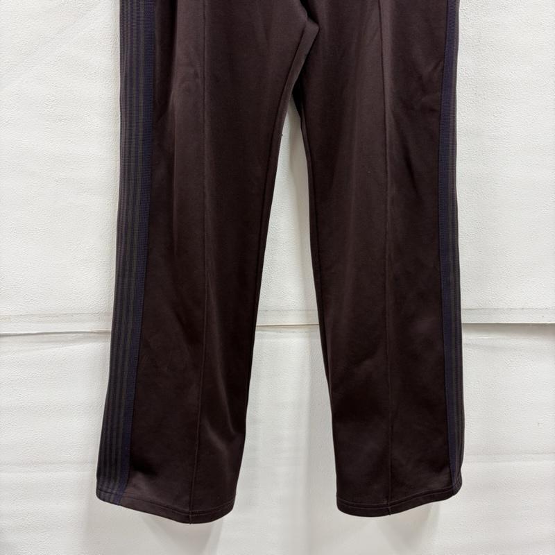ニードルス Needles パンツ ワークパンツ、ペインターパンツ 24AW トラック パンツ ジャージ ロゴ 刺繍 PU273 Track Pant Poly Smooth L ロゴ、文字 X 刺繍 茶 / ブラウン / brown X 紫 / パープル / purple メンズ USED 古着 中古 50170144