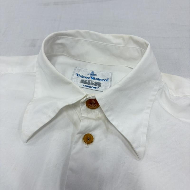 ヴィヴィアンウエストウッドマン Vivienne Westwood MAN シャツ、ブラウス 長袖 ORB ロゴ 刺繍 長袖 シャツ オーブボタン 3 ワンポイント X ロゴ、文字 X 刺繍 白 / ホワイト / white メンズ USED 古着 中古 50170409