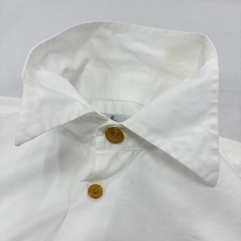 ヴィヴィアンウエストウッドマン Vivienne Westwood MAN シャツ、ブラウス 長袖 ORB ロゴ 刺繍 長袖 シャツ オーブボタン 3 ワンポイント X ロゴ、文字 X 刺繍 白 / ホワイト / white メンズ USED 古着 中古 50170409