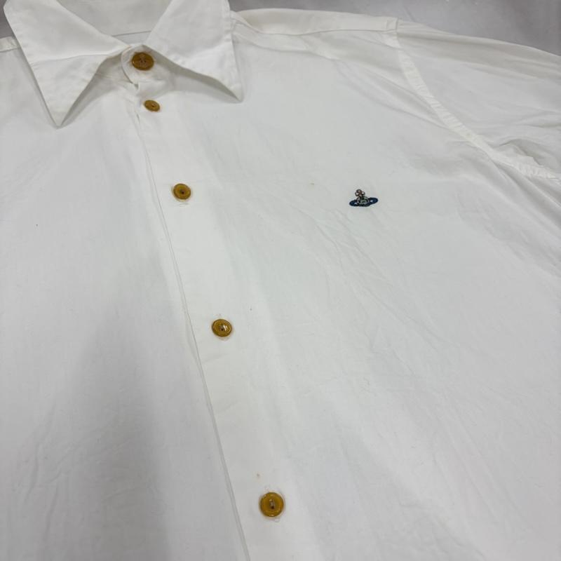 ヴィヴィアンウエストウッドマン Vivienne Westwood MAN シャツ、ブラウス 長袖 ORB ロゴ 刺繍 長袖 シャツ オーブボタン 3 ワンポイント X ロゴ、文字 X 刺繍 白 / ホワイト / white メンズ USED 古着 中古 50170409