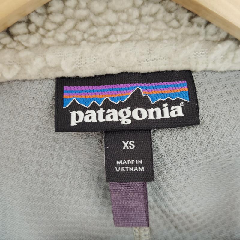 パタゴニア patagonia ジャケット、上着 ジャンパー、ブルゾン フリース メンズ クラシック レトロX ジャケット ペリカン XS ベージュ / ベージュ / beige X カーキ / カーキ / khaki メンズ USED 古着 中古 50170441