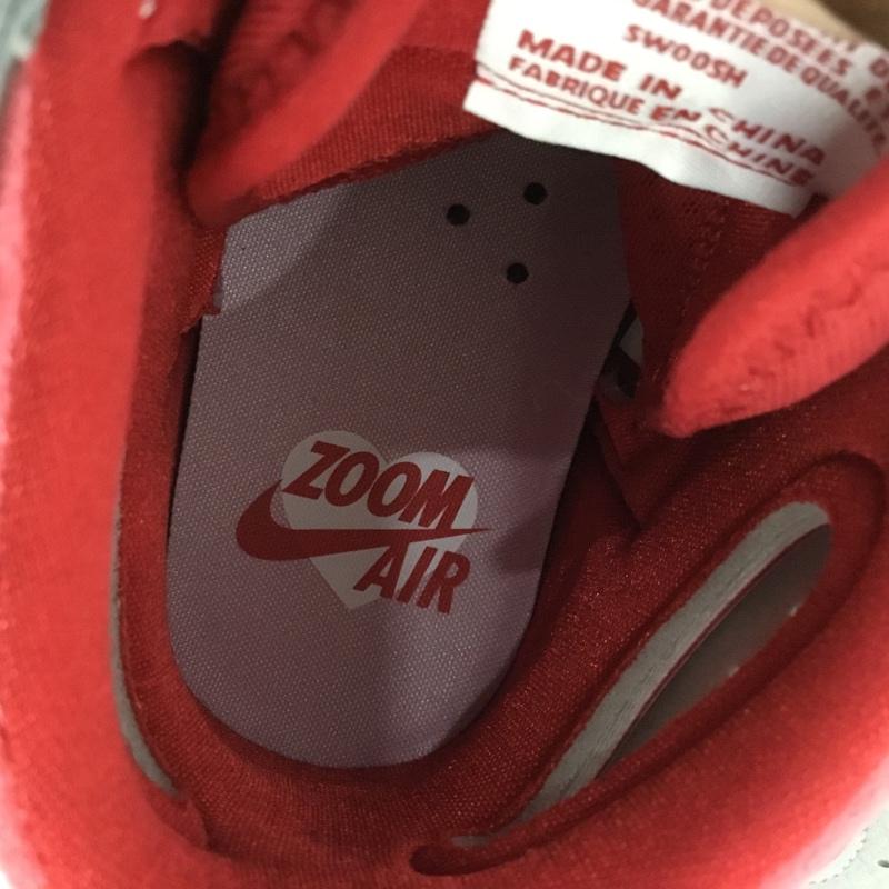 ナイキ NIKE スニーカー スニーカー DV1304-106 W AIR JORDAN 1 ZOOM CMFT 2 25cm 箱有 25.0cm ロゴ、文字 灰 / グレー / X 赤 / レッド /  レディース USED 古着 中古 10142825