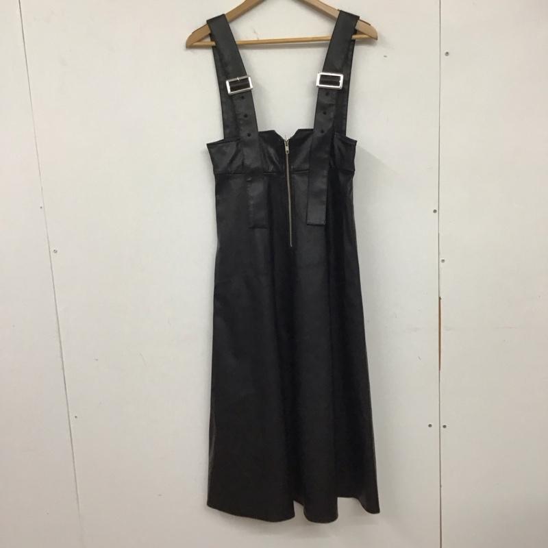 アズールバイマウジー AZUL BY MOUSSY ジャンパースカート ジャンパースカート 250GAB33-106H フェイクレザージップアップジャンパースカート M 無地 黒 / ブラック /  レディース USED 古着 中古 10133972