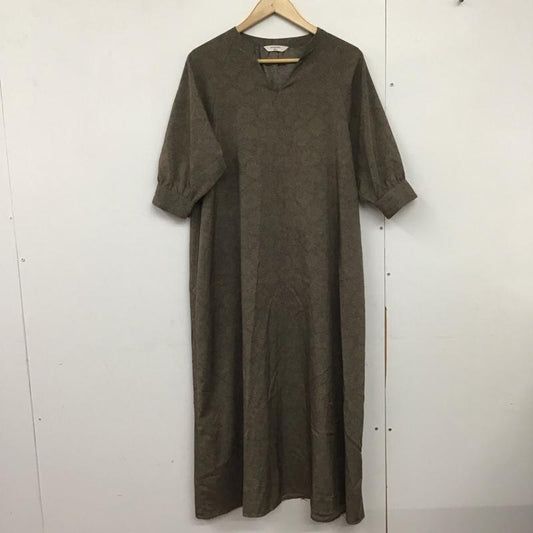 サマンサモスモスブルー Samansa Mos2 blue ワンピース ロングスカート 1106906 キーネック 5分袖 FREE 花柄 茶 / ブラウン /  レディース USED 古着 中古 10144367