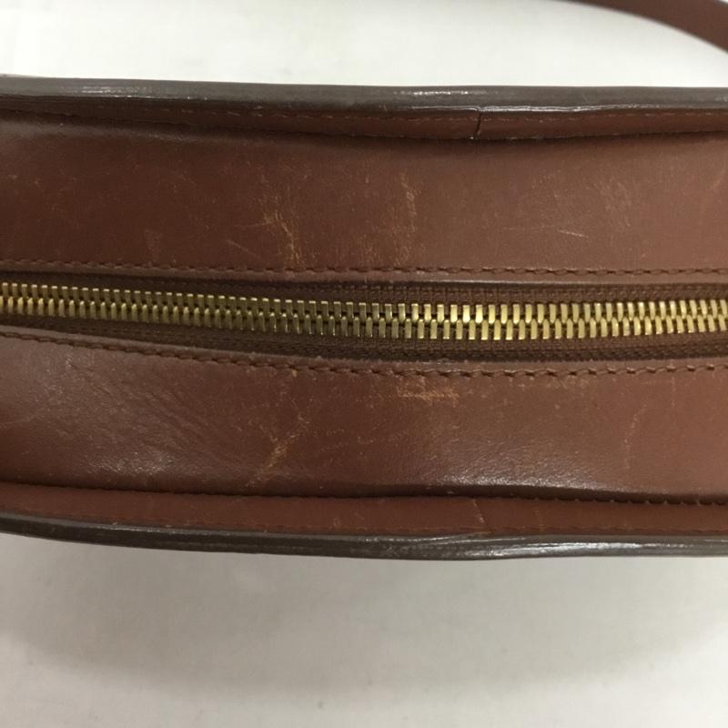 アーペーセー A.P.C. ショルダーバッグ ショルダーバッグ ハーフムーン ロゴ、文字 茶 / ブラウン /  レディース USED 古着 中古 10136346