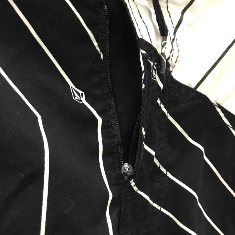 ボルコム VOLCOM パンツ ショートパンツ 30インチ ロゴ、文字 マルチカラー / マルチカラー /  メンズ USED 古着 中古 10118662
