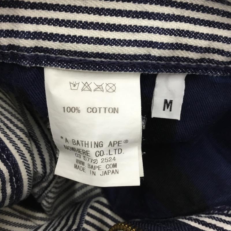 アベイシングエイプ A BATHING APE パンツ ショートパンツ バック刺繍 ハーフパンツ M ロゴ、文字 白 / ホワイト / X 紺 / ネイビー /  メンズ USED 古着 中古 10118956