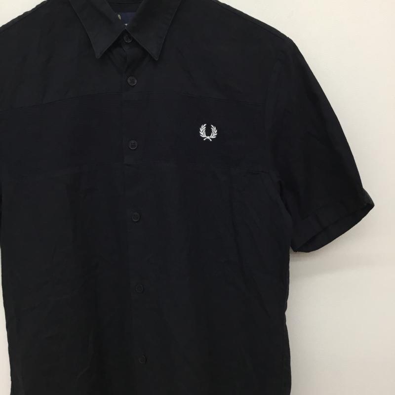 フレッドペリー FRED PERRY シャツ、ブラウス 半袖 S ロゴ、文字 黒 / ブラック /  メンズ USED 古着 中古 10133773