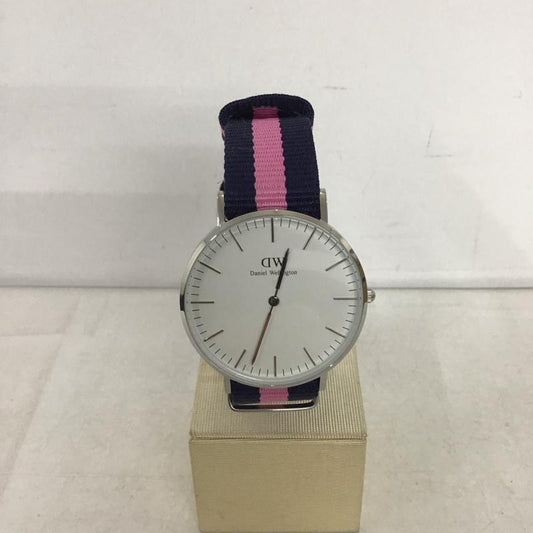 ダニエルウェリントン Daniel Wellington 腕時計 アナログ（クォーツ式） 0604DW ロゴ、文字 桃 / ピンク / X 紺 / ネイビー /  レディース USED 古着 中古 10134902