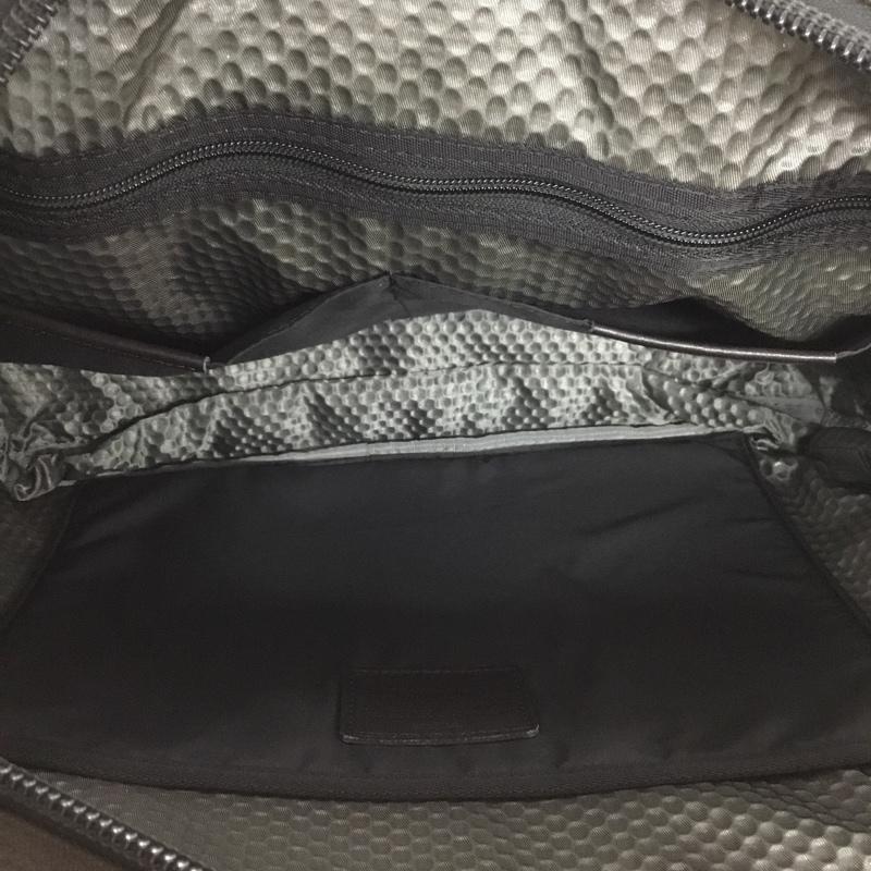 トゥミ TUMI ブリーフケース、書類かばん ブリーフケース、書類かばん ALPHA BRAVO ショルダーバッグ ロゴ、文字 灰 / グレー /  メンズ USED 古着 中古 10136915