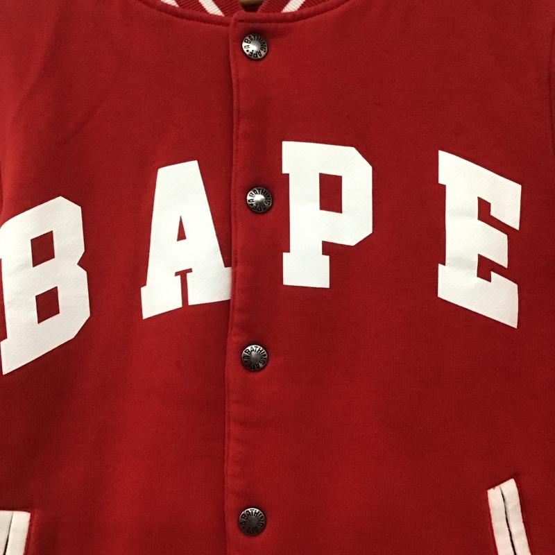 アベイシングエイプ A BATHING APE ジャケット、上着 ジャンパー、ブルゾン スウェット 裏起毛 カレッジロゴ バックプリント S ロゴ、文字 白 / ホワイト / X 赤 / レッド /  レディース USED 古着 中古 10146406