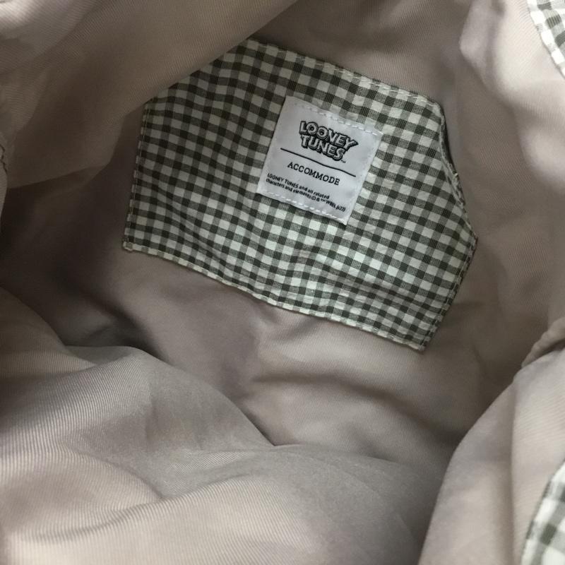 アコモデ ACCOMMODE トートバッグ トートバッグ LOONEY TUNES ギンガムチェック 巾着 キャラクター カーキ / カーキ /  レディース USED 古着 中古 10140620