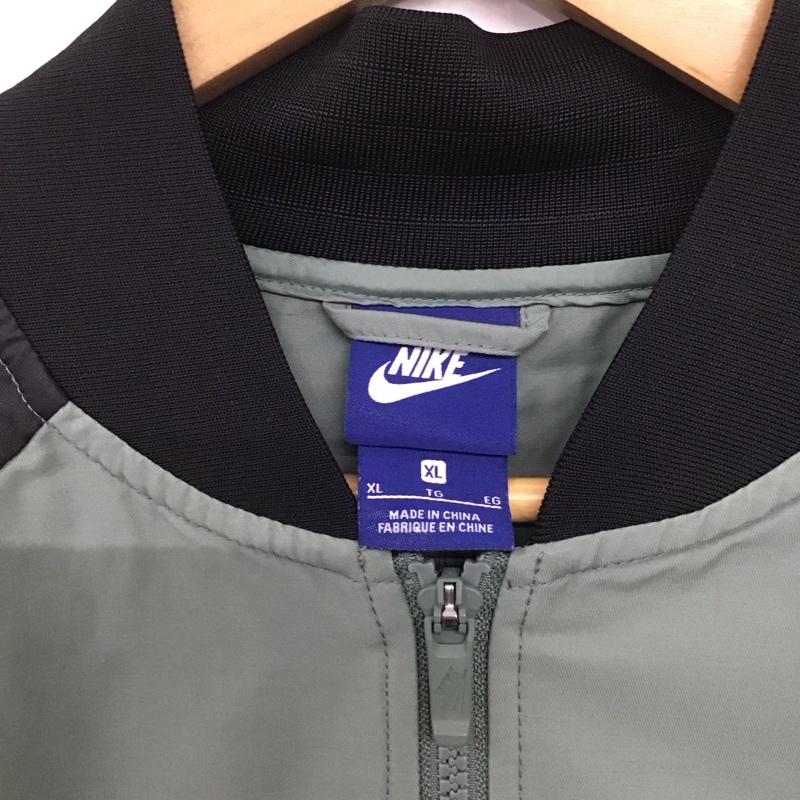 ナイキ NIKE ジャケット、上着 ジャンパー、ブルゾン 832225-365 ウーブンプレイヤーズジャケット XL ロゴ、文字 黒 / ブラック / X カーキ / カーキ /  メンズ USED 古着 中古 10141133