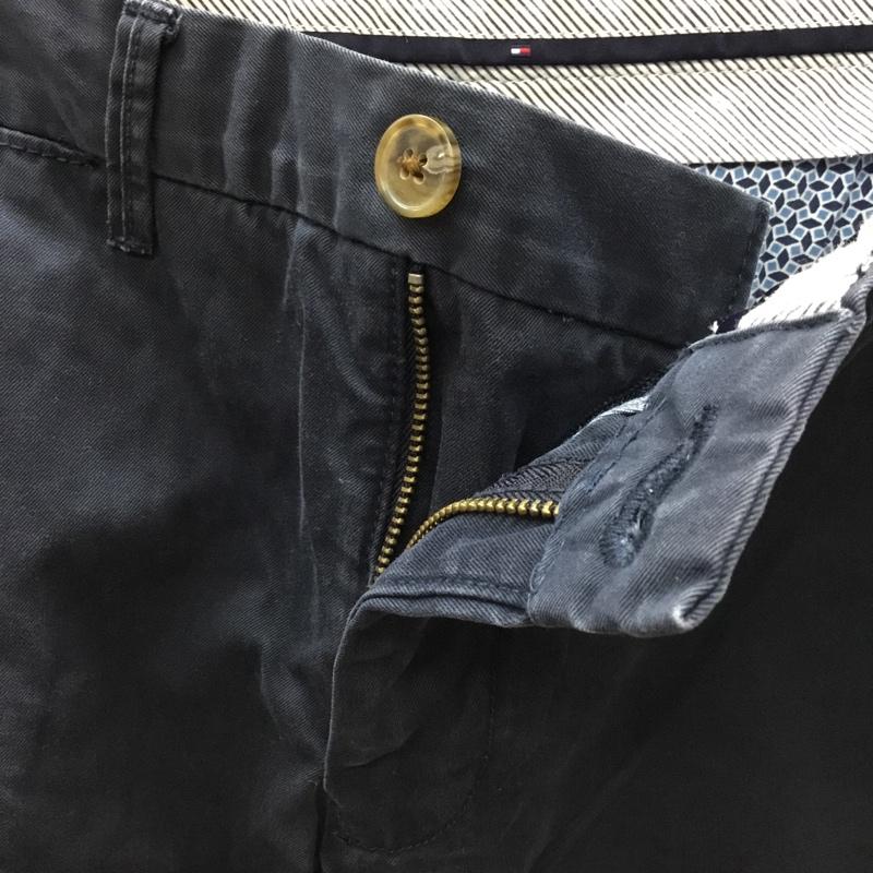トミーヒルフィガー TOMMY HILFIGER パンツ スラックス 32インチ 無地 紺 / ネイビー /  メンズ USED 古着 中古 10110692