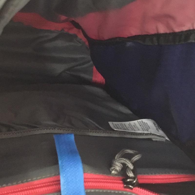 サロモン SALOMON リュックサック、デイパック リュックサック、デイバッグ 1284452 DISCOVERY 32 バックパック 登山リュック ロゴ、文字 桃 / ピンク / X 紺 / ネイビー /  メンズ USED 古着 中古 10140213