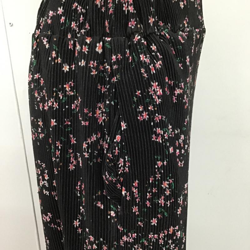 ニコアンド niko and... ボトムス ボトムス ST73CL03TO プリーツ ワイドパンツ ガウチョパンツ 4 花柄 黒 / ブラック /  レディース USED 古着 中古 10107144