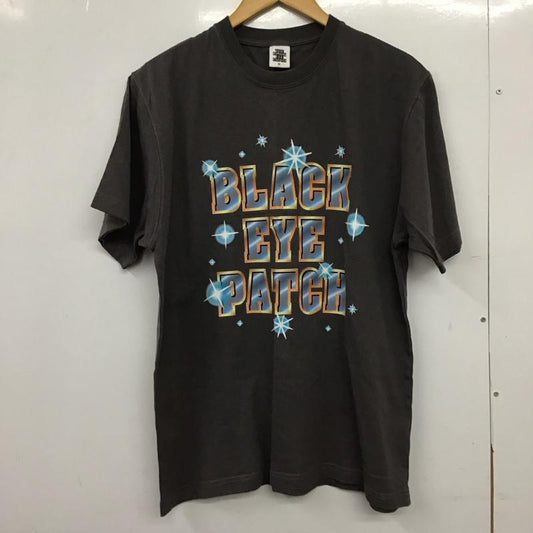 ブラックアイパッチ Black eye patch Tシャツ 半袖 半袖カットソー プリントTシャツ クルーネックカットソー M ロゴ、文字 ダークグレー / ダークグレー /  メンズ USED 古着 中古 10149973