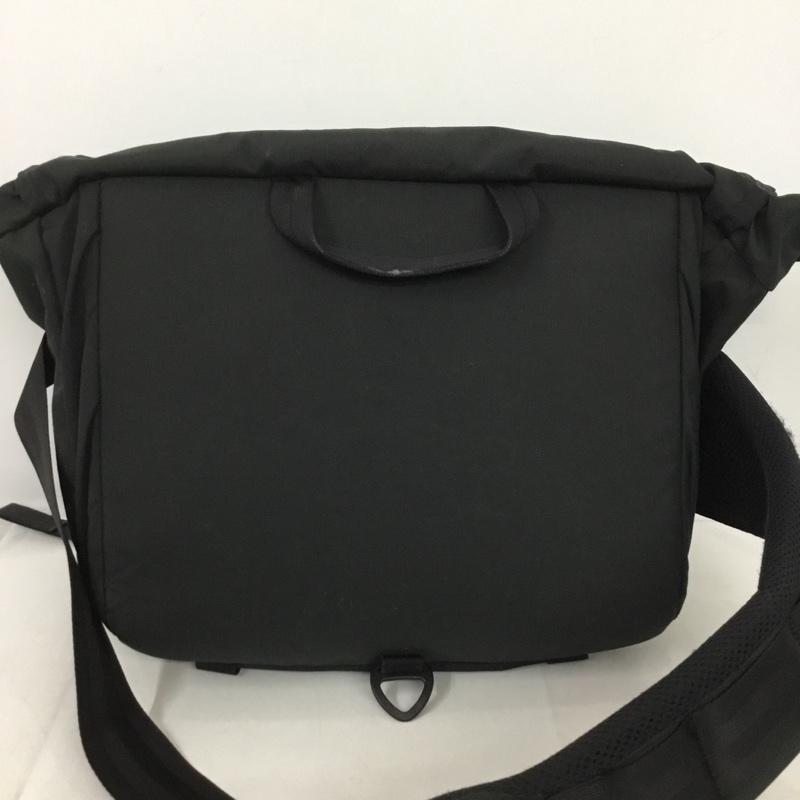 ミステリーランチ MYSTERY RANCH メッセンジャーバッグ メッセンジャーバッグ インベーダー ショルダーバッグ ロゴ、文字 黒 / ブラック /  メンズ USED 古着 中古 10145495