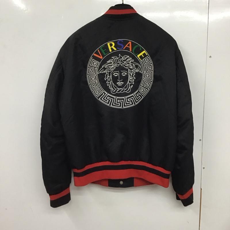 ヴェルサーチ VERSACE ジャケット、上着 ジャケット、ブレザー ジャケット アウター ノーカラージャケット スカジャン 46 ロゴ、文字 黒 / ブラック /  メンズ USED 古着 中古 10133231