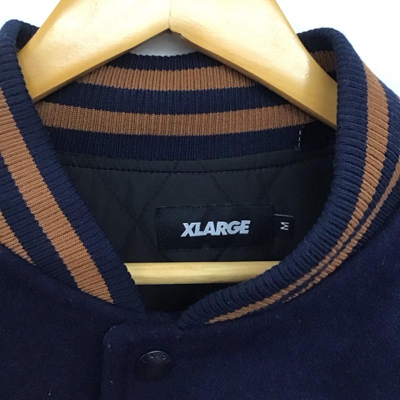エクストララージ XLARGE ジャケット、上着 ジャンパー、ブルゾン スタジャン アウター 古着 前ボタン M ロゴ、文字 紺 / ネイビー / X 茶 / ブラウン /  メンズ USED 古着 中古 10142364