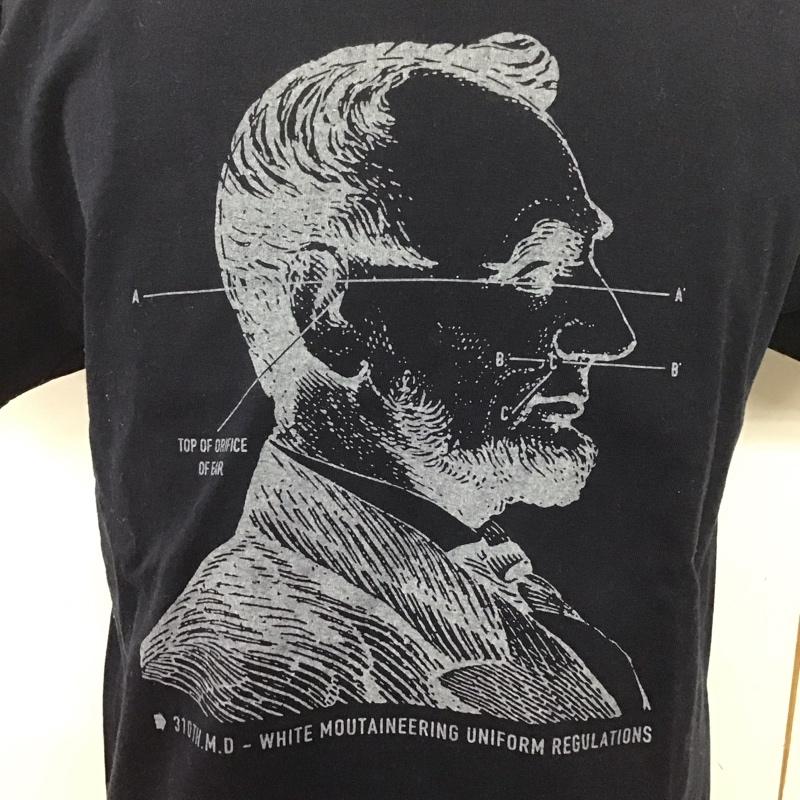 ホワイトマウンテニアリング WHITE MOUNTAINEERING Tシャツ 半袖 半袖カットソー プリントTシャツ クルーネックカットソー L プリント 紺 / ネイビー /  メンズ USED 古着 中古 10126522