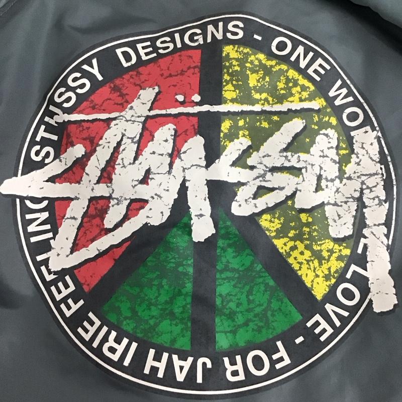 ステューシー STUSSY ジャケット、上着 ジャケット、ブレザー ナイロンジャケット カジュアルジャケット アウター M ロゴ、文字 カーキ / カーキ /  メンズ USED 古着 中古 10131982