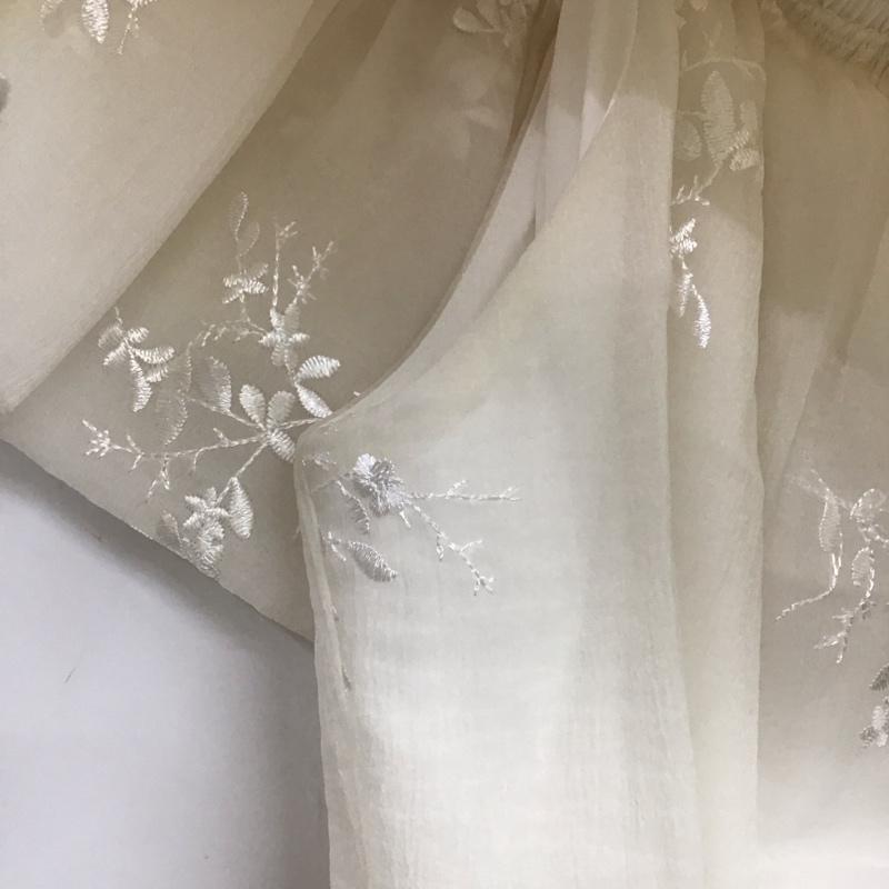 オルドット Olu. シャツ、ブラウス 半袖 yu25aab03 エンブロイダリーフラワーオフショルブラウス FREE 刺繍 オフホワイト / オフホワイト /  レディース USED 古着 中古 10148632