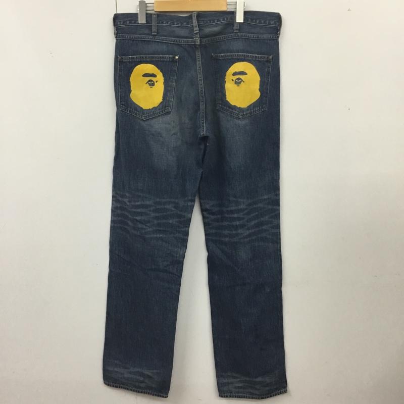 ベイプ BAPE パンツ デニム、ジーンズ デニムパンツ ストレートパンツ ワイドパンツ カジュアルパンツ XL プリント インディゴ / インディゴ /  メンズ USED 古着 中古 10118647