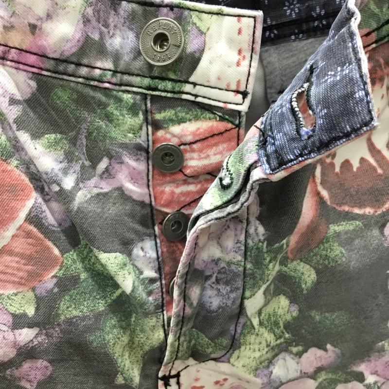 リプレイ REPLAY パンツ ショートパンツ 31インチ 総柄 X 花柄 マルチカラー / マルチカラー /  メンズ USED 古着 中古 10108395