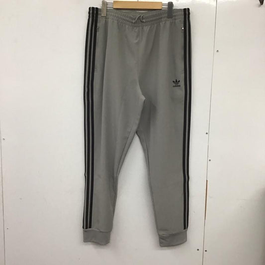 アディダス adidas パンツ ワークパンツ、ペインターパンツ ジャージパンツ ワイドパンツ カジュアルパンツ XL ロゴ、文字 灰 / グレー /  メンズ USED 古着 中古 10132604