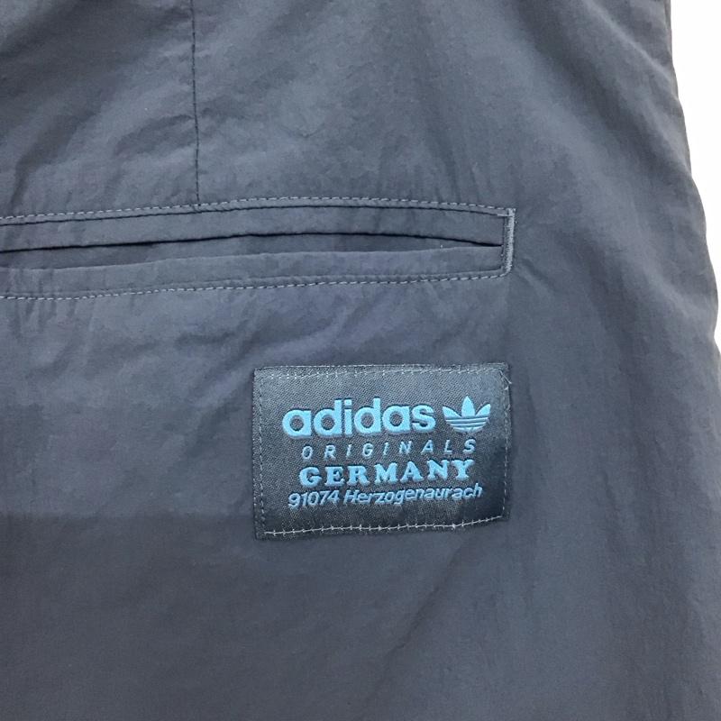 アディダス adidas パンツ ショートパンツ ショートパンツ ハーフパンツ カジュアルパンツ ロゴ、文字 紺 / ネイビー /  メンズ USED 古着 中古 10123688