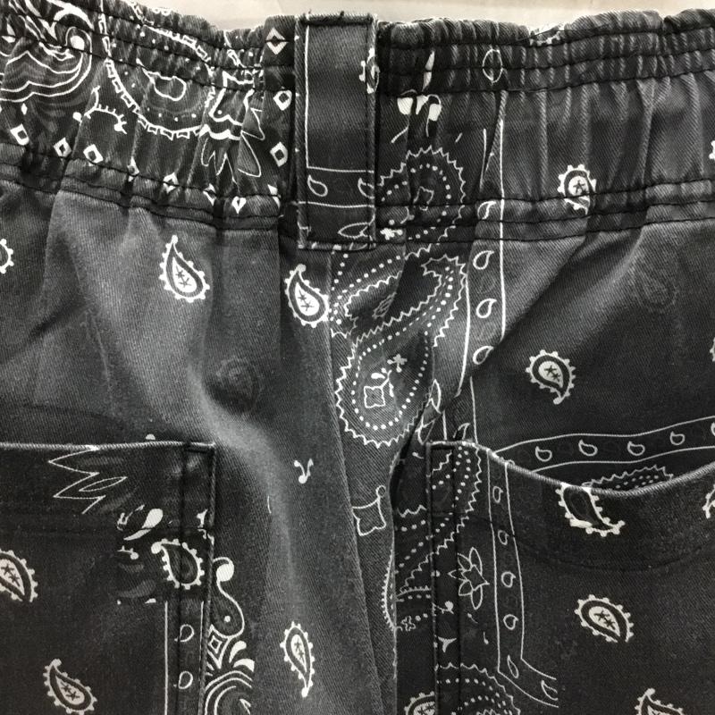 フリークスストア FREAK S STORE パンツ ワークパンツ、ペインターパンツ ワークパンツ ワイドパンツ カジュアルパンツ 総柄 40 プリント 黒 / ブラック / X 白 / ホワイト /  メンズ USED 古着 中古 10120076