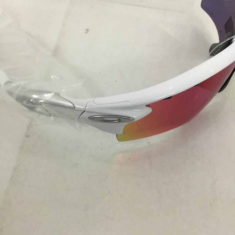 オークリー OAKLEY めがね・サングラス サングラス OO9206-27 RADARLOCK スポーツ サングラス 箱有 プリズム ロゴ、文字 白 / ホワイト / X 灰 / グレー /  メンズ USED 古着 中古 10129365