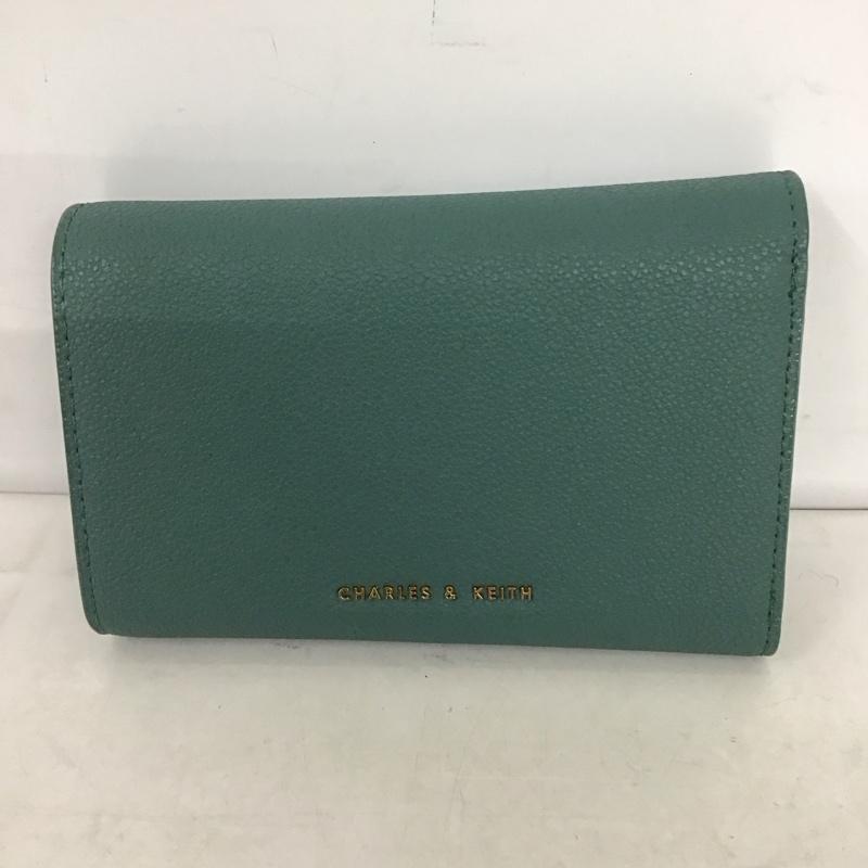 チャールズアンドキース charles&keith 財布 二つ折り メタリックフロントフラップ ロゴ、文字 緑 / グリーン /  レディース USED 古着 中古 10134093