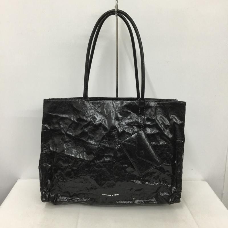 チャールズアンドキース charles&keith トートバッグ トートバッグ 30782346 Matina ラージマチナ クリンクルエフェクトトートバッグ ロゴ、文字 黒 / ブラック /  レディース USED 古着 中古 10137430